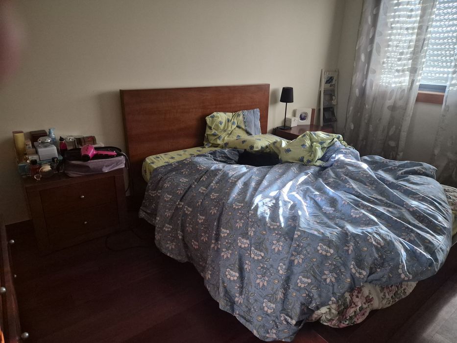 Quarto de casal bem estimado