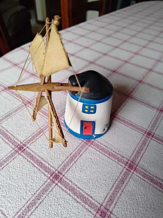 Moinho de barro feito à mão em Portugal