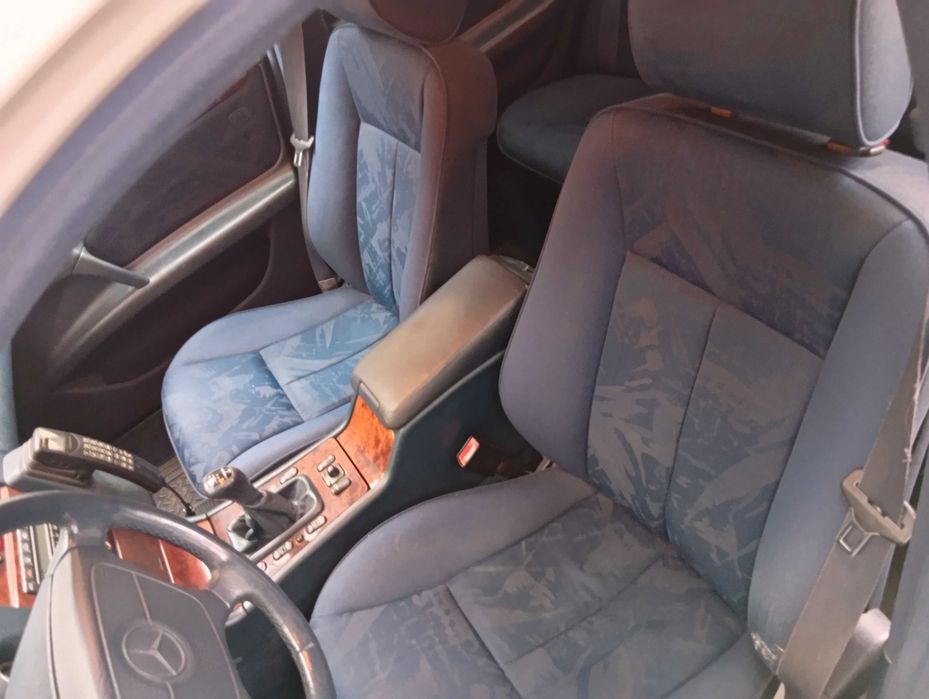 Mercedes E220 CDI 124 CV foto 3
