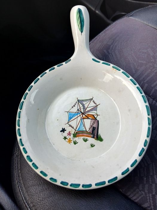 SECLA - Peça da Fábrica Secla- Representa  uma frigideira