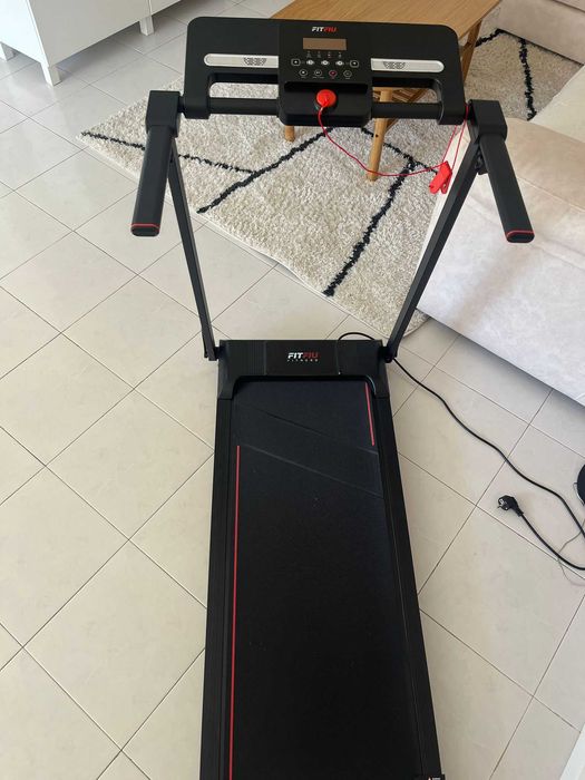 Passadeira MC-100, com suporte para tablet.