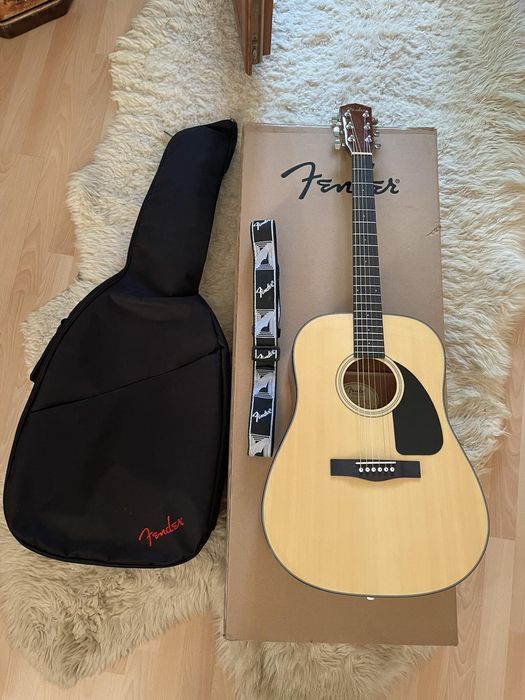 Продам новую акустическую гитару.