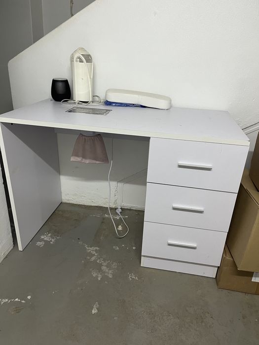 Mesa de unhas com aspiração