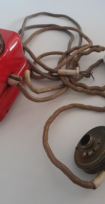 Telefone antigo vermelho