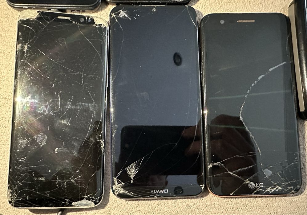 Zestaw 11 telefonów - różne modele, różne stany