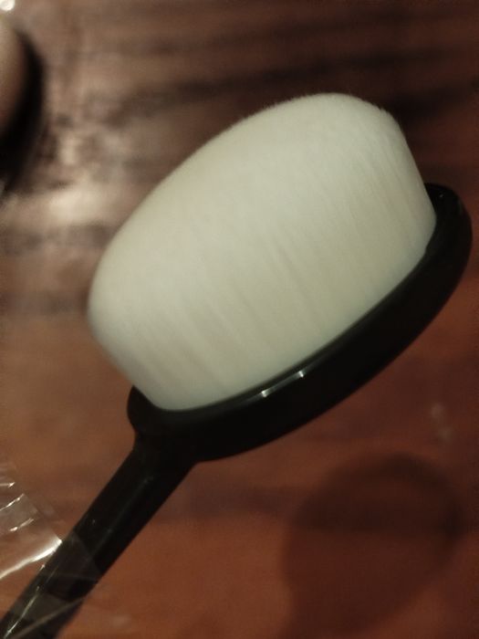 Zestaw dwóch nowych szczoteczek kosmetycznych