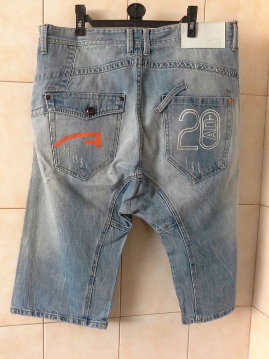 Короткие джинсовые брючки