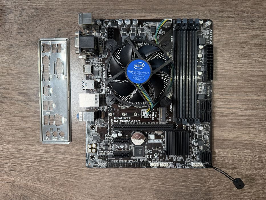 Материнська плата Gigabyte GA-B150M-DS3H + Intel Core i5-7500