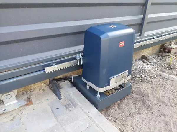 Автоматика для відкатних воріт, Привод на ворота, Двигун для брами