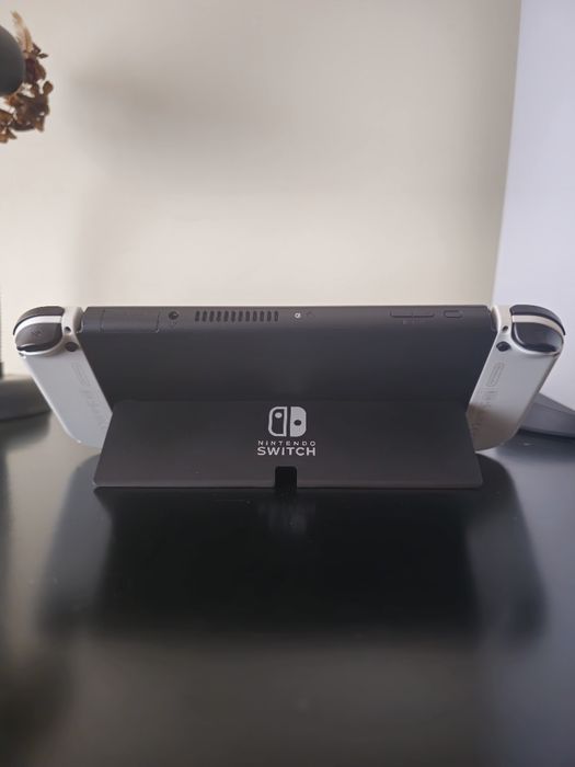 Nintendo Switch Oled + Zelda: Breath of the Wild / Tears of the Kingdom