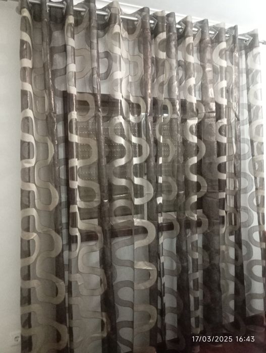 Duas cortinas de organza