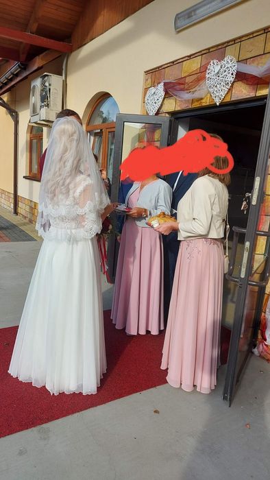 Piękna suknia ślubna 2020 welon