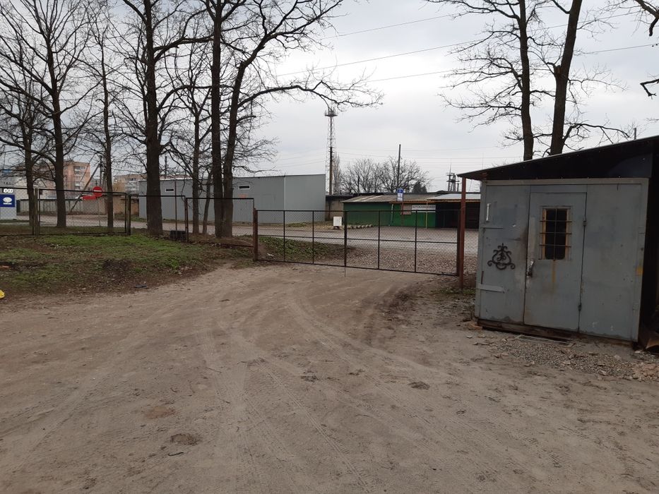 База , територія з будівлями.