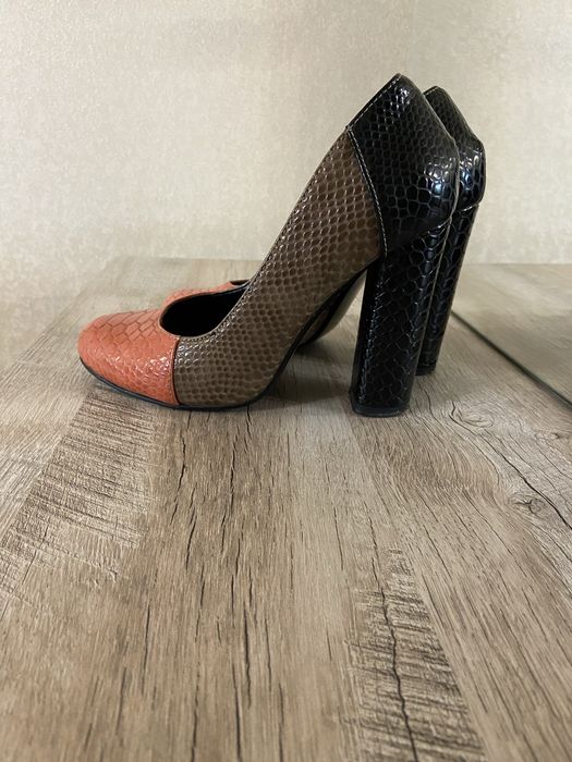 Туфлі каблук 38-39 р