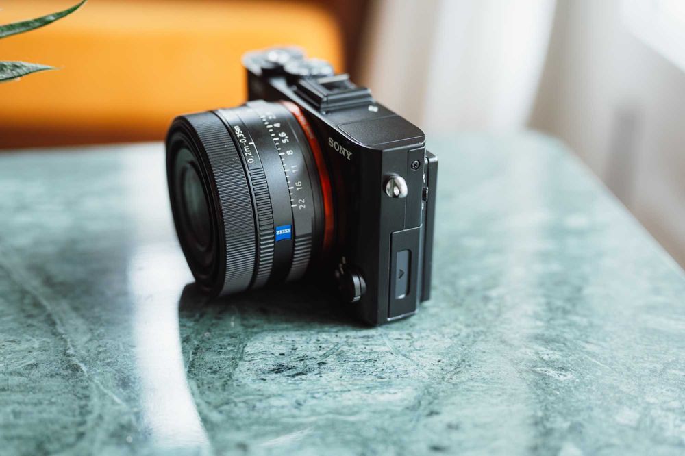 Sony RX1R II - Carl Zeiss Sonnar 35mm f/2.0