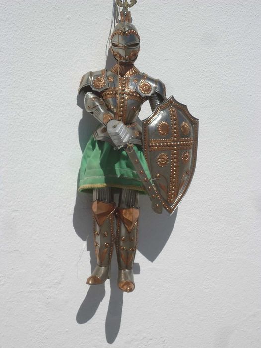 Antigo Guerreiro Medieval de Grandes Dimenões