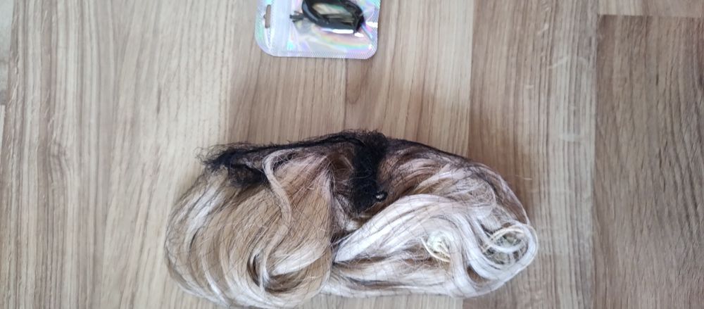 Sztuczne włosy doczepiane peruka długie fale blond 60cm outlet