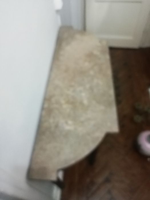 Credencial com pedra de mármore