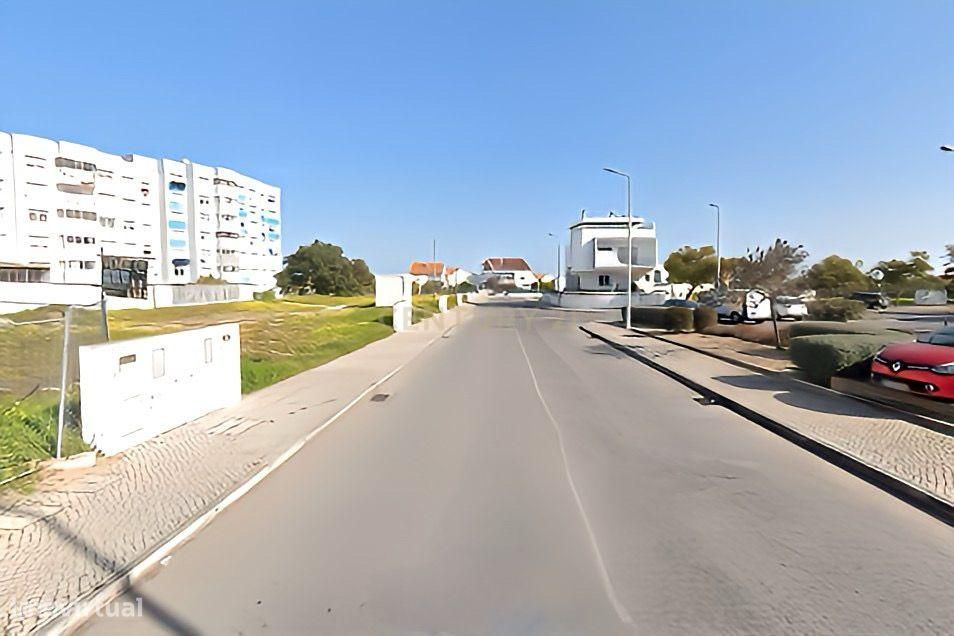 Terreno Urbano de 186 m² com Projeto de Moradias Aprovado em Santo Ant — Santo António da Charneca, Setúbal