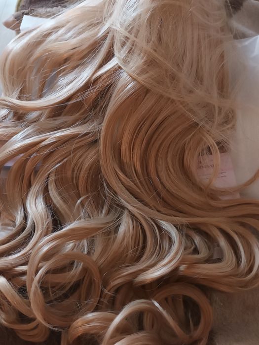Długa peruka blond pasemka