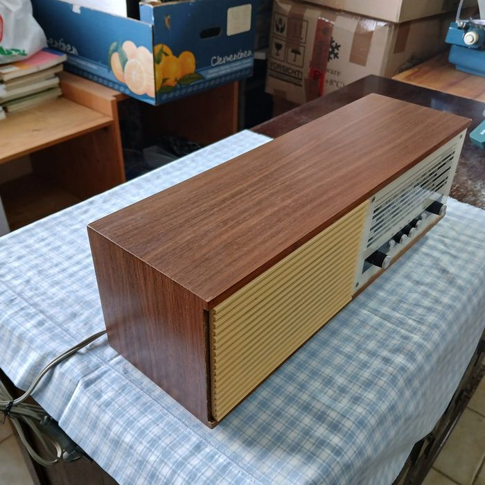 Rádio antigo BRILLANT 6310