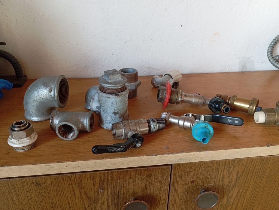 Zaworki,kolanka metalowe różne