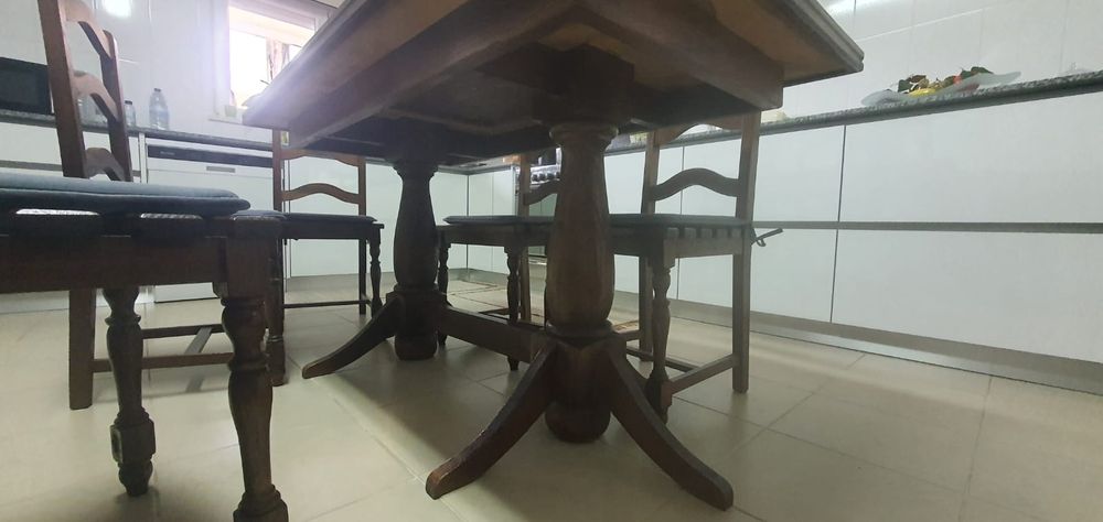 Mesa de jantar + 6 cadeiras