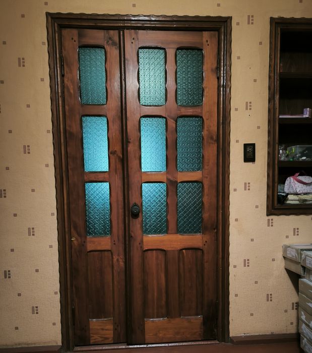 Двері дерев'яні полуторні міжкімнатні під скло.