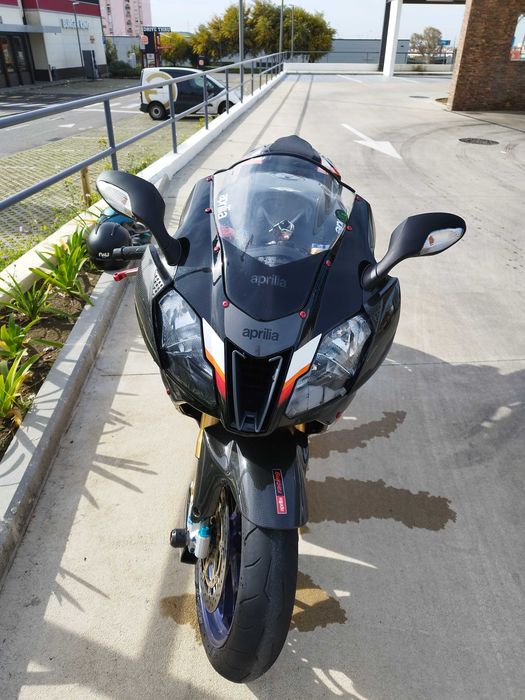aprilia rsv 1000