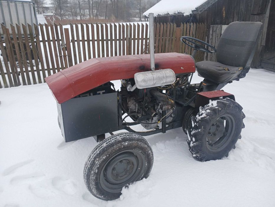 Traktorek SAM z malucha i dzika