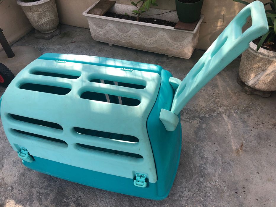 Caixa (jaula] trolley para transporte de cão