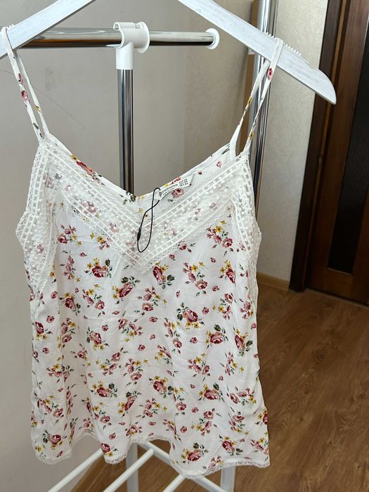 Квітковий топ Stradivarius