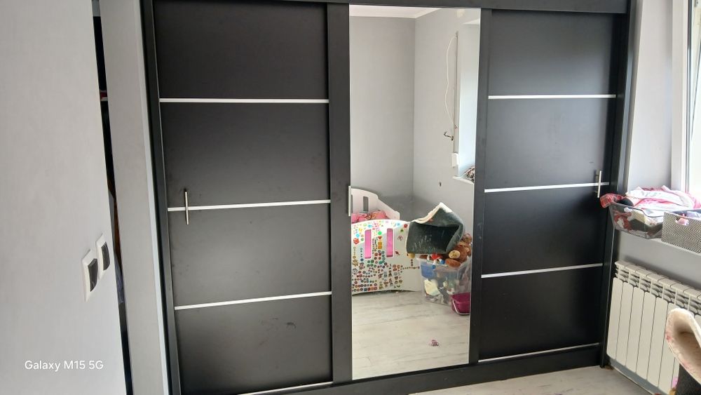 Szafa rozsuwana  czarna