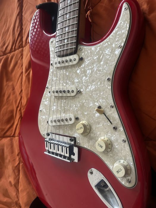 Guitarra Cort Stratocaster em perfeito estado maravilhosa