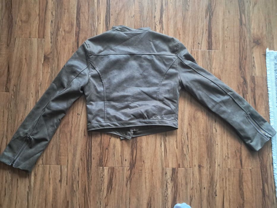 nowa cienka beżowa kurteczka na metce jest roz M ale to chyba  XS/S