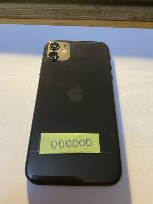 Продаю Apple 11 в гарному стані+ з чохлами