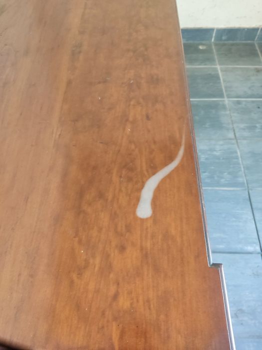 Cômoda antiga de madeira