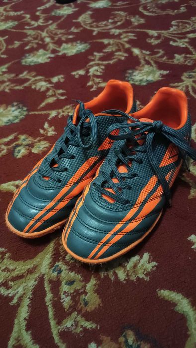 Футбольне взуття, сороконіжки, розмір 34