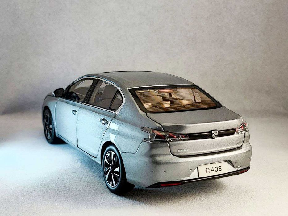 Модель 1:18 Peugeot 408