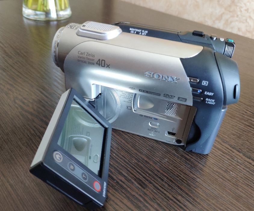 Відеокамера Sony DCR-DVD106E