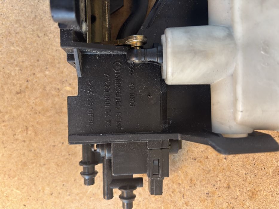 Замок багажника Mercedes-Benz W220 дорестайл