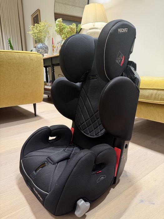Fotelik samochodowy Recaro 15-36 kg . Posiadam 2 sztuki.
