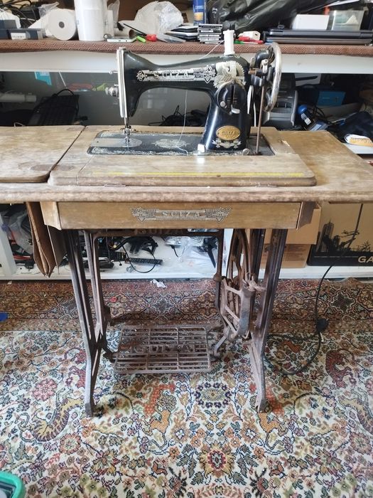 Máquina costura antiga funcional