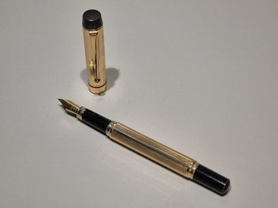 Caneta de Aparo Iridium Point Germany, em dourado e preto