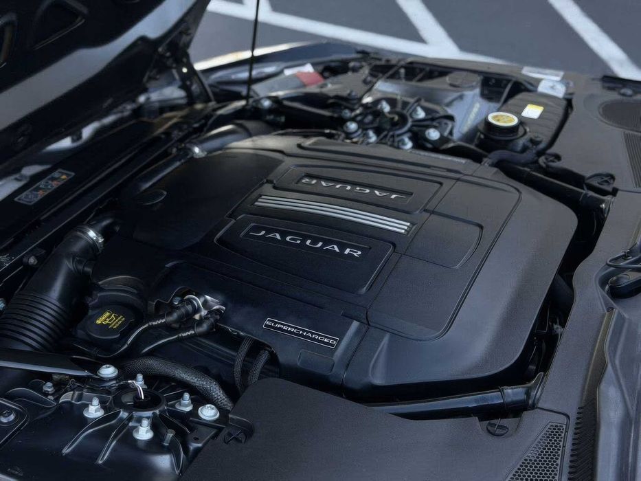 Jaguar F-TYPE R Convertible      2016