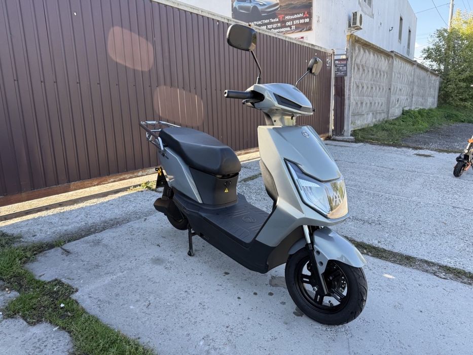Електроскутер Aima F606