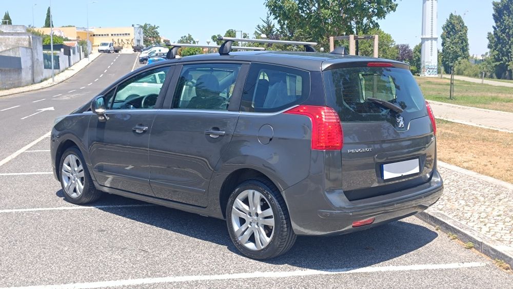 Peugeot 5008 2.0HDi 150cv Allure — photo 4