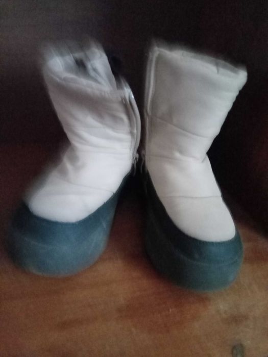 зимове взуття для дівчинки