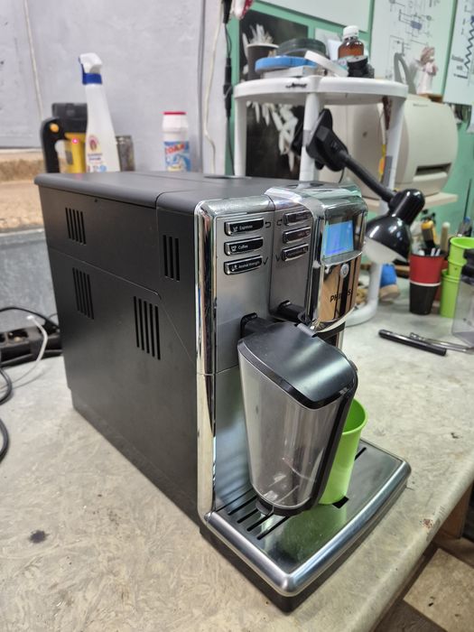 Saeco  Philips EP333 гарантія 6 міс з кувшином