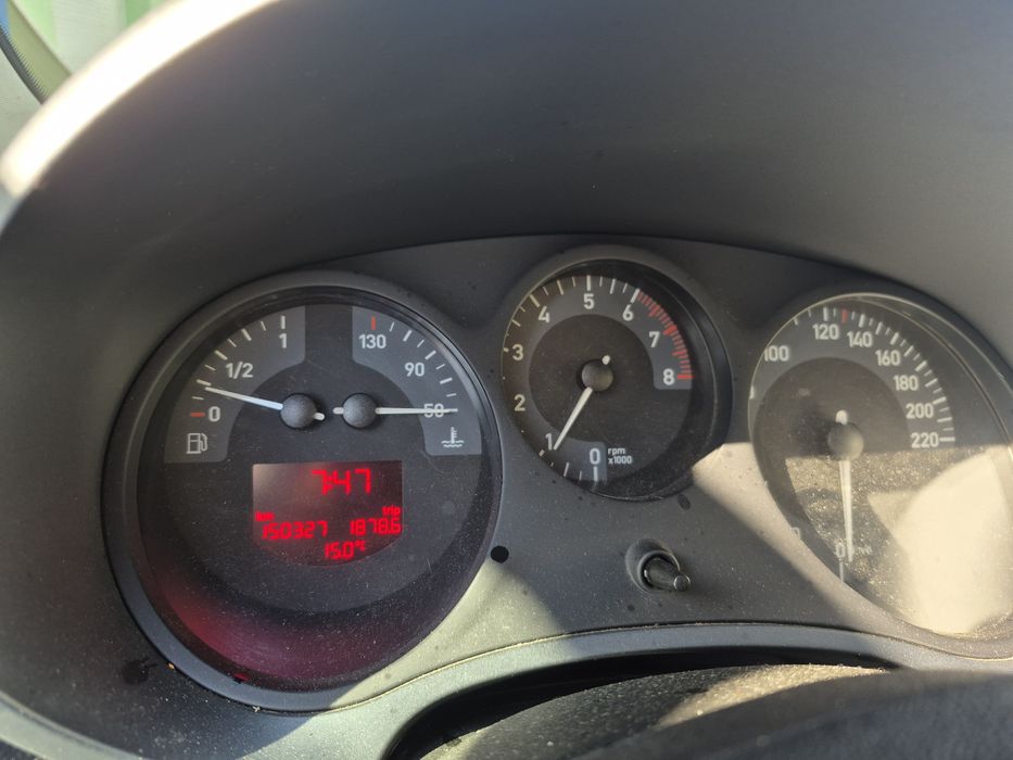 Продається навчальний Seat Leon, 2005.